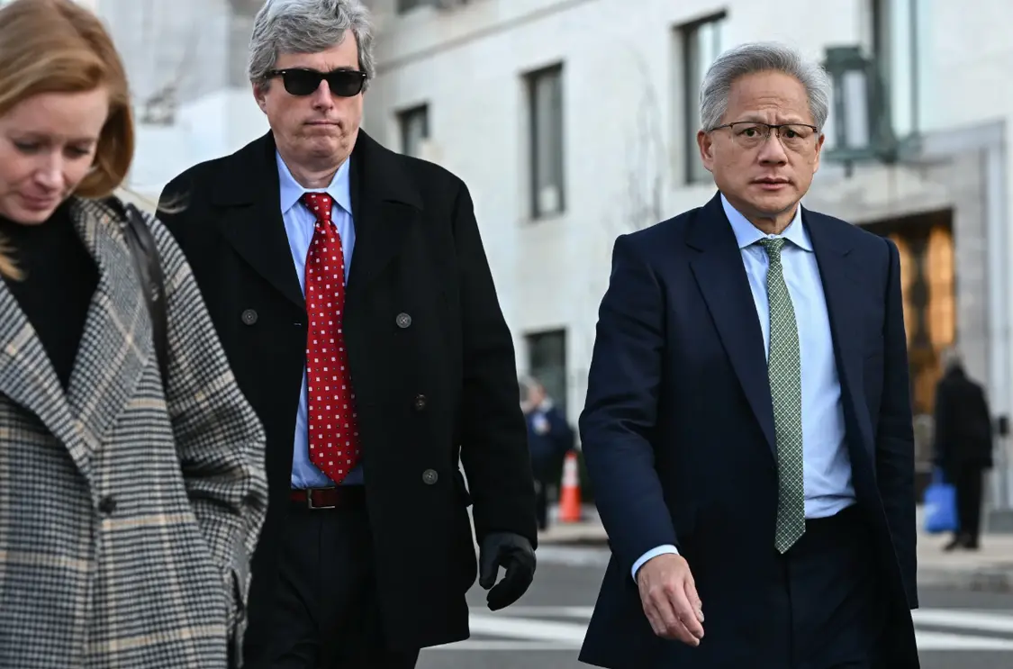 英伟达获准对华出售H200芯片 需向美政府缴纳25%分成